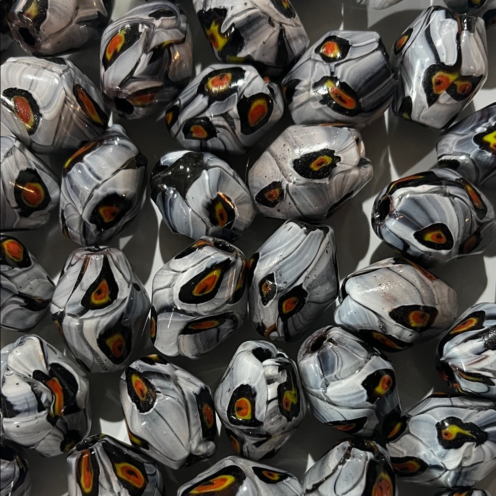 Beads Vintage glass 25mm x 20mm barrels